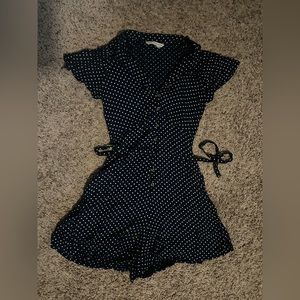 AMERICAN EAGLE pockadotted jumper with pockets!